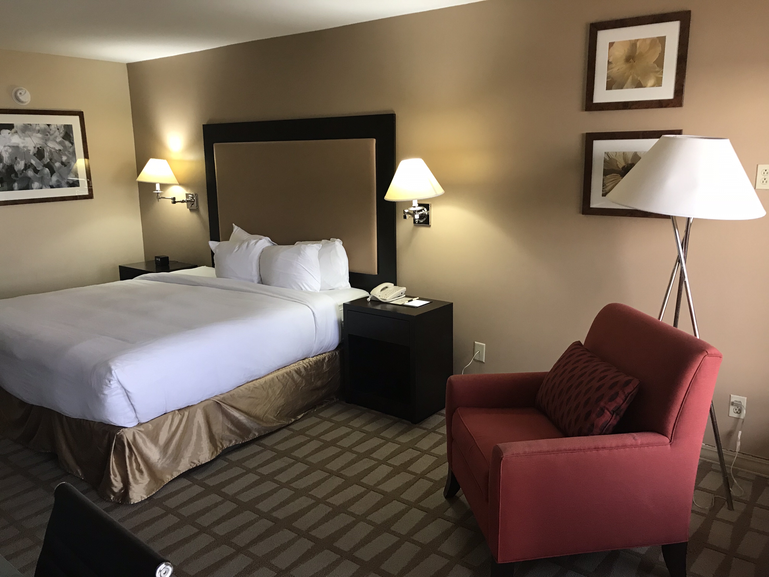 The Best Things to Do in New Bern NC featured by top NC travel blog, Food Diary of a City Girl: stay at the Double Tree by Hilton