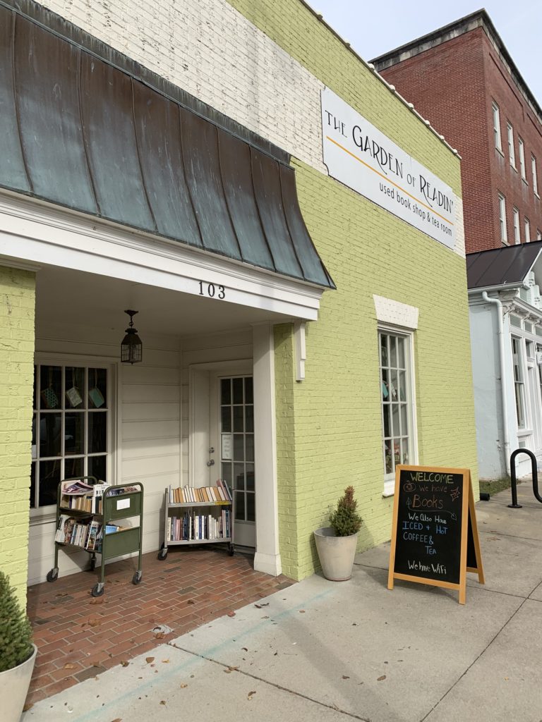 The best things to do in Edenton NC, featured by top NC travel blog, Food Diary of a City Girl: Downtown Edenton