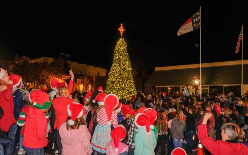 Best Things to Do in Edenton NC at Christmas featured by top North Carolina blog, Food Diary of a City Girl.