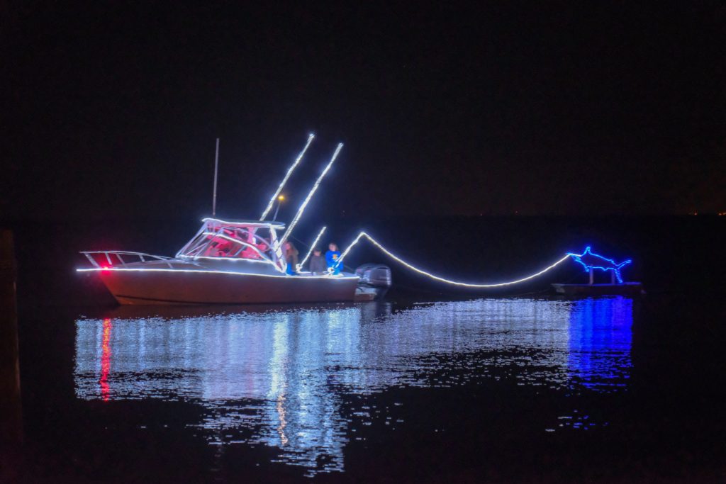 Best Things to Do in Edenton NC at Christmas featured by top North Carolina blog, Food Diary of a City Girl: Edenton NC floatilla